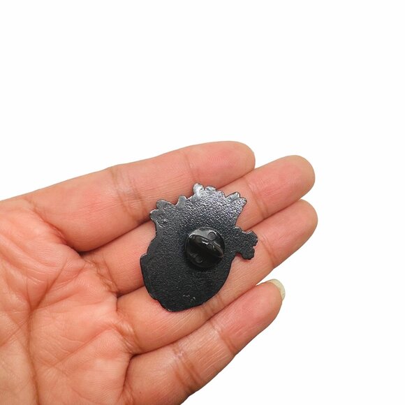 😻Cat Heart Pin Enamel Lapel Dark Punk White Black Cats Lovers Animal Broch New - Picture 3 of 8